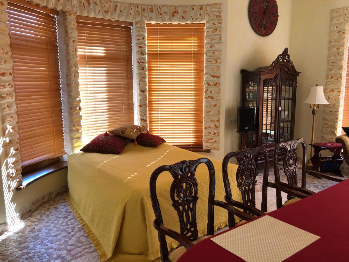 Guests House With Amazing Pool And Sauna Babite Ngoại thất bức ảnh